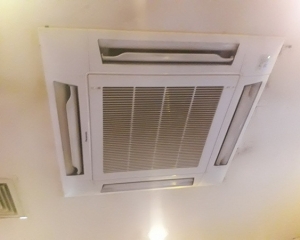 Vệ sinh máy lạnh âm trần tại nhà