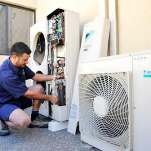 Chuyên Vệ Sinh Máy Lạnh Chuyên Nghiệp Ở Lái Thêu